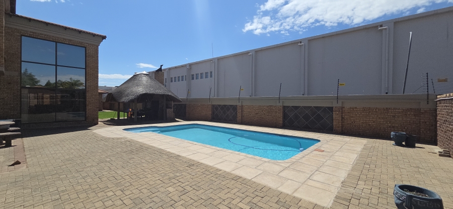 4 Bedroom Property for Sale in Roylglen Gardens Northern Cape